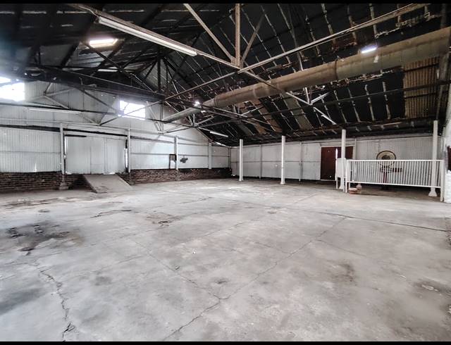 1,300M² WAREHOUSE TO LET IN DRIEHOEK